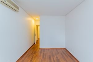 Image 36 - 898810