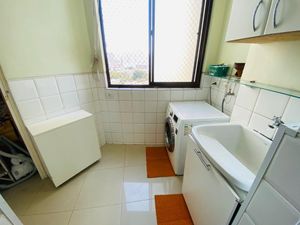 Image 11 - 898877