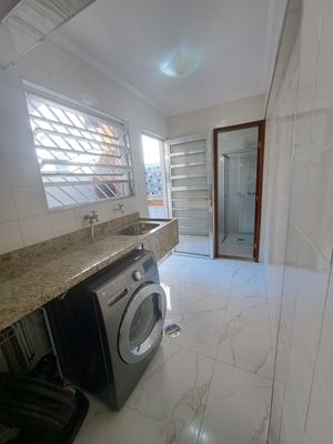 Image 8 - 898878