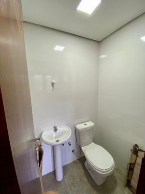Image 11 - 898882