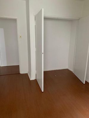 Image 6 - 898884