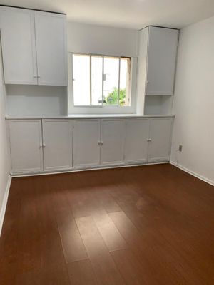 Image 18 - 898884