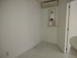 Image 8 - 898887