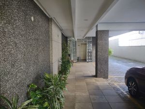 Image 11 - 898887