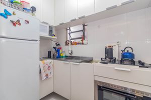 Image 16 - 898896