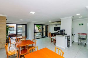 Image 17 - 898905
