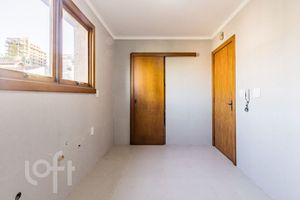 Image 8 - 898907