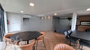 Image 8 - 898910