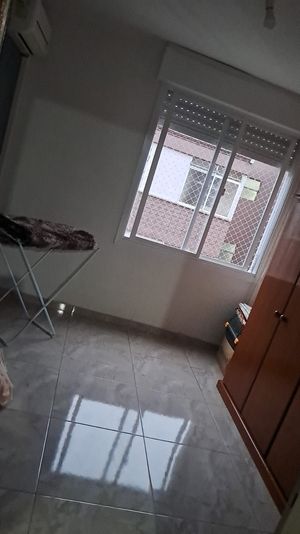 Image 1 - 898921