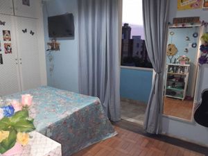 Image 1 - 898929