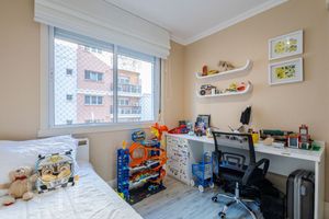 Image 32 - 898970