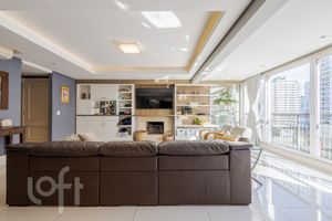 Image 8 - 898970