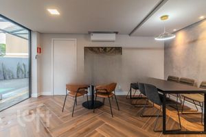 Image 21 - 898992