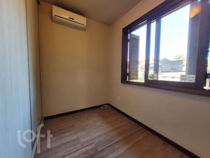 Image 17 - 899007