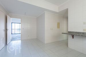 Image 14 - 899010