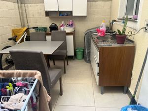 Image 14 - 899025