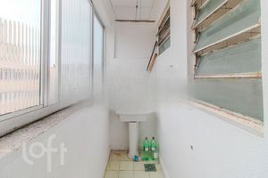 Image 5 - 899028