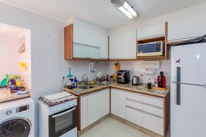 Image 17 - 899035