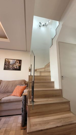 Image 18 - 899053