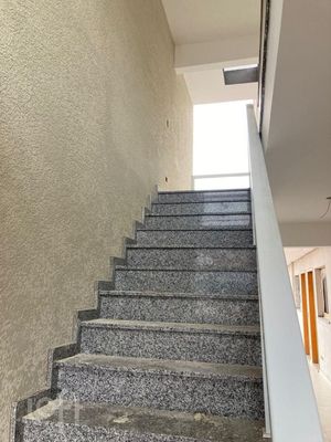 Image 9 - 899060