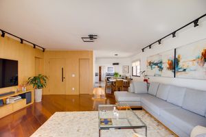 Image 6 - 899076