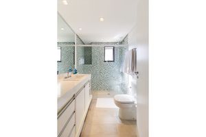 Image 19 - 899076