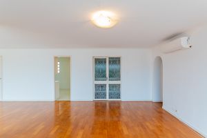 Image 8 - 899115
