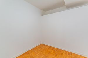 Image 37 - 899115