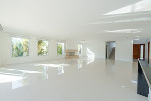 Image 4 - 899186