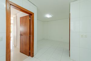 Image 28 - 899186