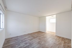 Image 33 - 899186
