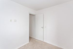 Image 16 - 899188