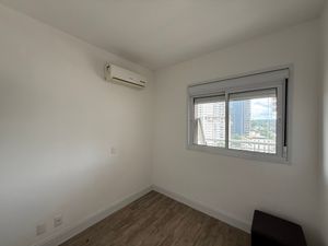 Image 8 - 899228