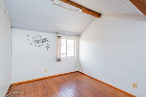 Image 22 - 899235