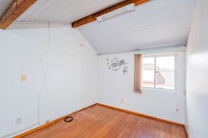 Image 21 - 899235