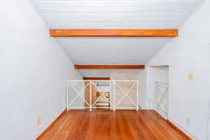 Image 18 - 899235