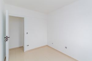 Image 11 - 899256