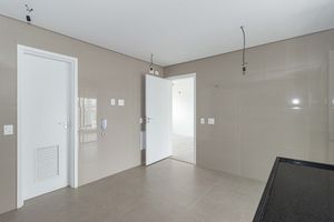 Image 35 - 899258