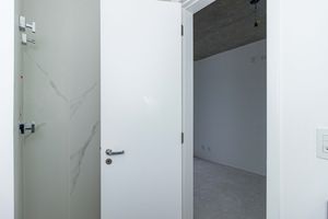 Image 21 - 899264