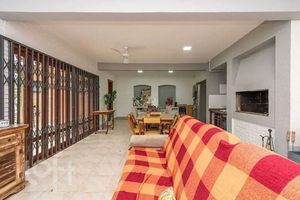 Image 6 - 899274