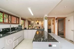 Image 3 - 899274