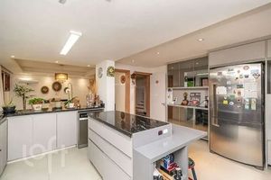 Image 5 - 899274