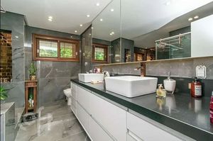 Image 6 - 899274