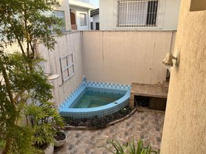 Image 12 - 899296