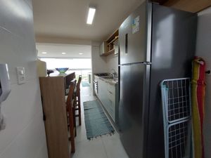 Image 10 - 899298
