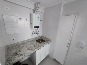 Image 9 - 899298