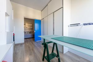 Image 17 - 899342