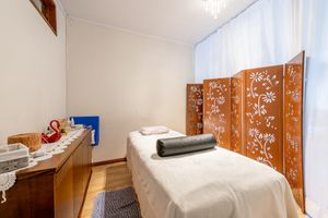 Image 19 - 899342