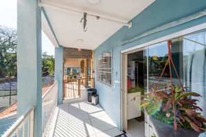 Image 6 - 899342