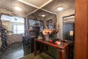 Image 6 - 899348